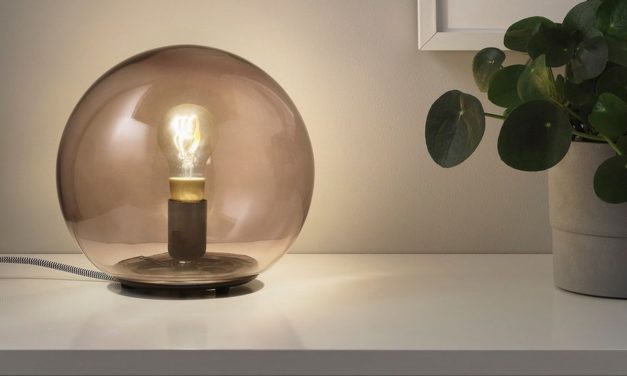 Así es la bombilla de IKEA de 10 euros que se controla con el móvil