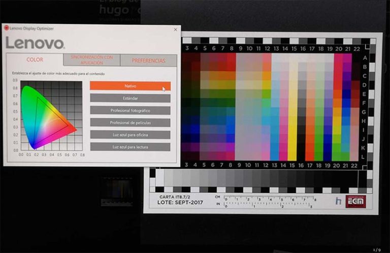 Cómo modificar el color de la pantalla de tu portátil Lenovo