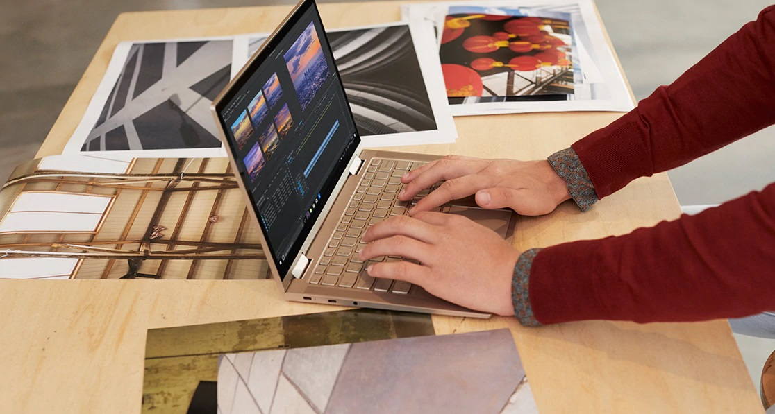 Los mejores portátiles de Lenovo para ver películas y series mientras viajas 3 lenovo yoga c740