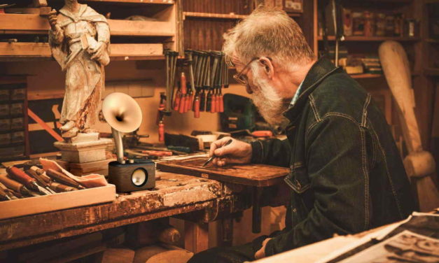 Dale un toque vintage a tu salón con esta radio gramófono