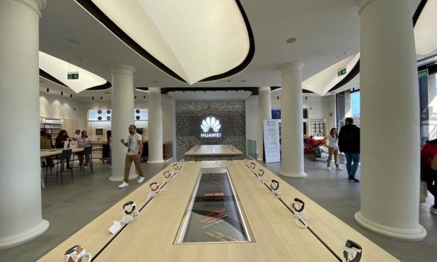 Nos damos un paseo por la primera tienda de Huawei en Barcelona