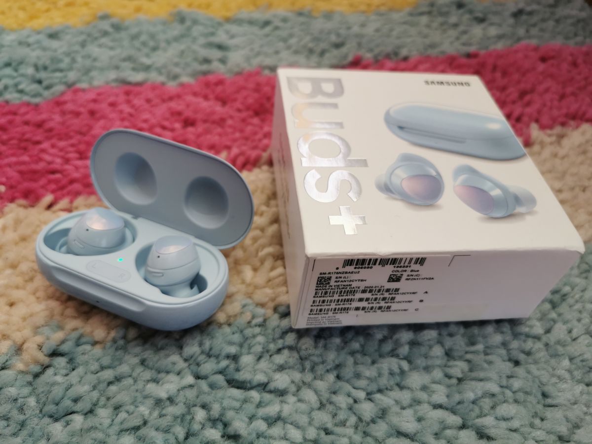 Samsung Galaxy Buds Plus+ con caja