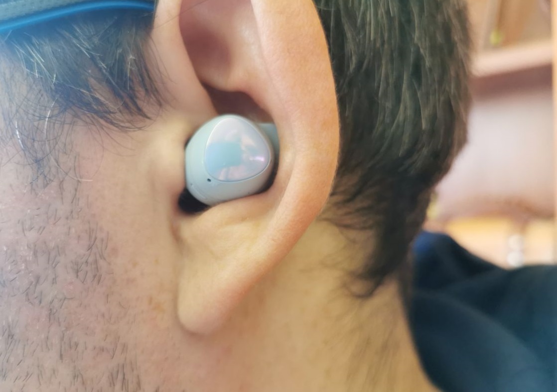 Samsung Galaxy Buds Plus detalle oreja