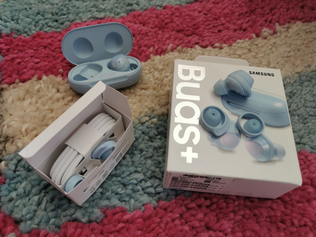 Samsung Galaxy Buds Plus con caja y almohadillas