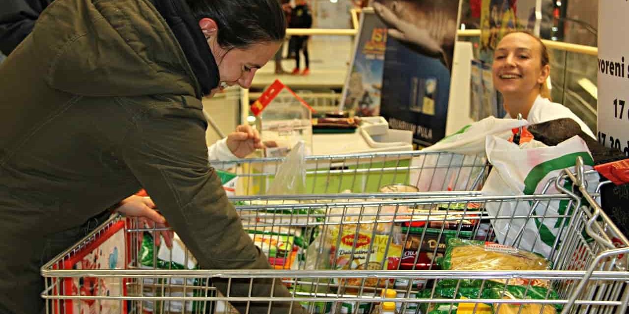 El Banco de Alimentos de Madrid pide a la sociedad que done alimentos por Internet