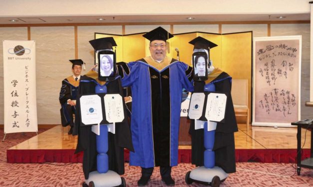 En Japón ya reemplazan a estudiantes con robots a lo Big Bang Theory