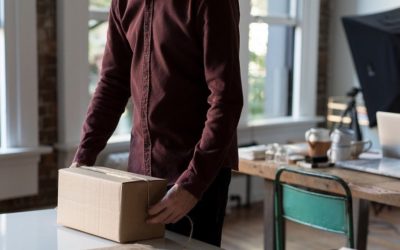 ¿Qué tengo que hacer para desinfectar un paquete que recibo en casa?