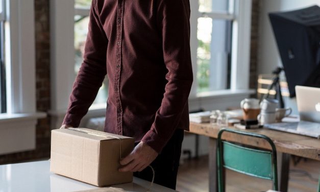 ¿Qué tengo que hacer para desinfectar un paquete que recibo en casa?