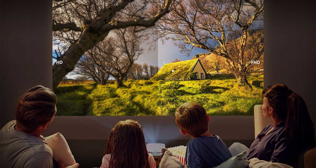 Luces, palomitas y acción: aprovecha al máximo tu proyector de LG junto a la familia