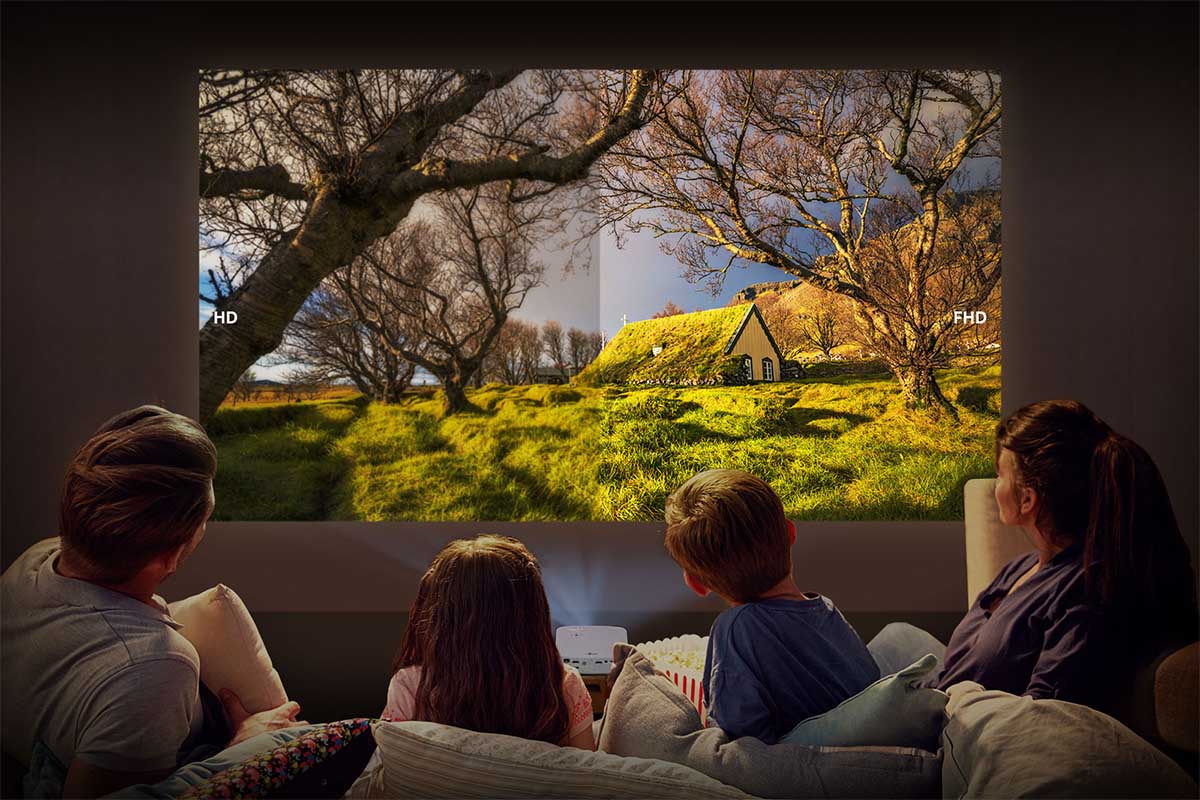 Luces, palomitas y acción: aprovecha al máximo tu proyector de LG junto a la familia 1 Luces, palomitas y acción: aprovecha al máximo tu proyector de LG junto a la familia