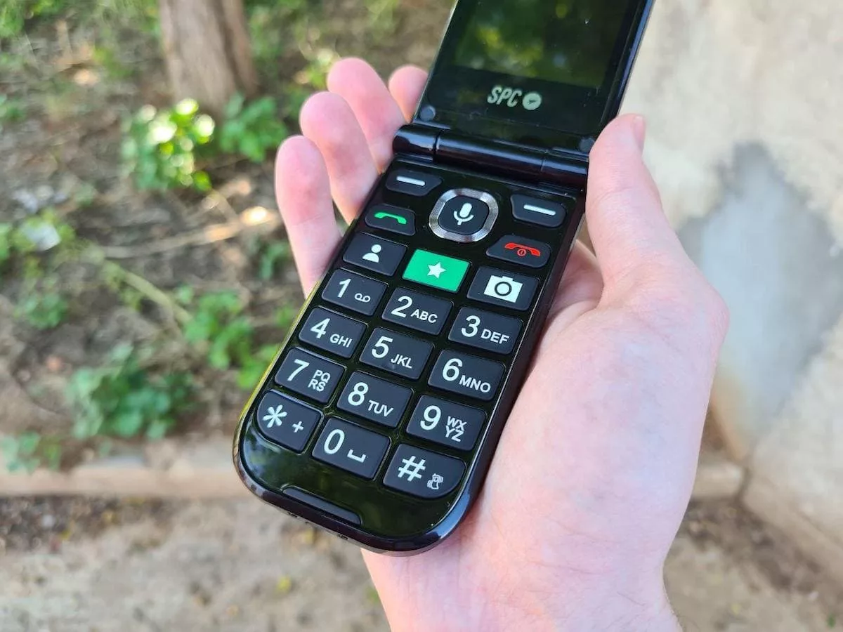 Probamos el SPC Jasper, el móvil para personas mayores con WhatsApp