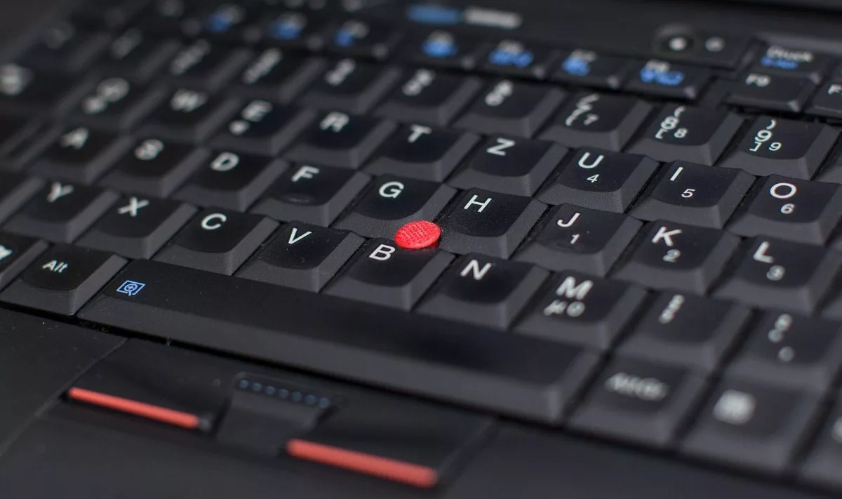 El TrackPoint de Lenovo, para qué sirve el rojo de sus portátiles