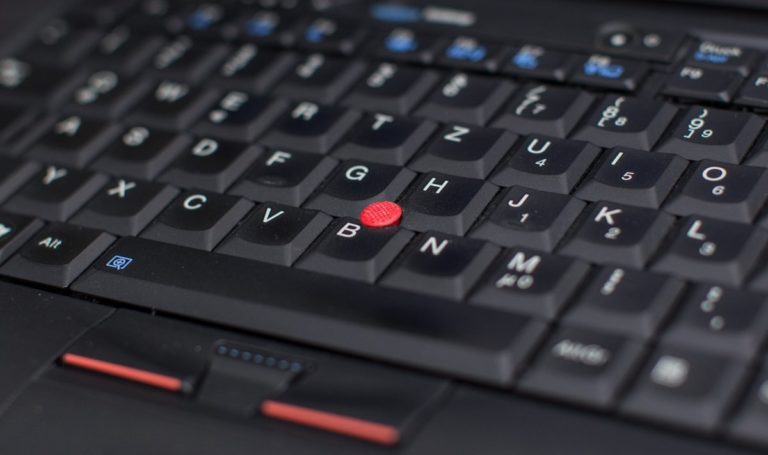 El TrackPoint de Lenovo, para qué sirve el punto rojo de sus portátiles