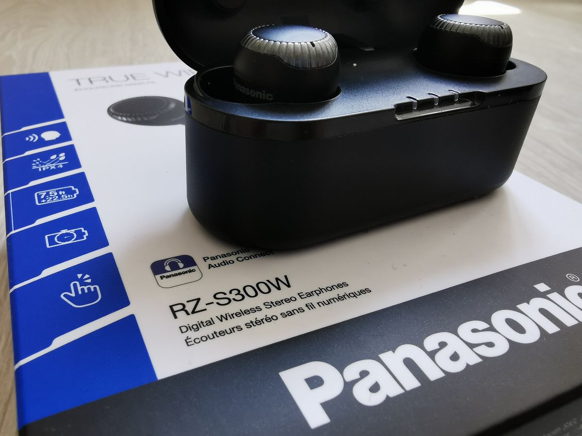 Panasonic RZ-S300W con caja