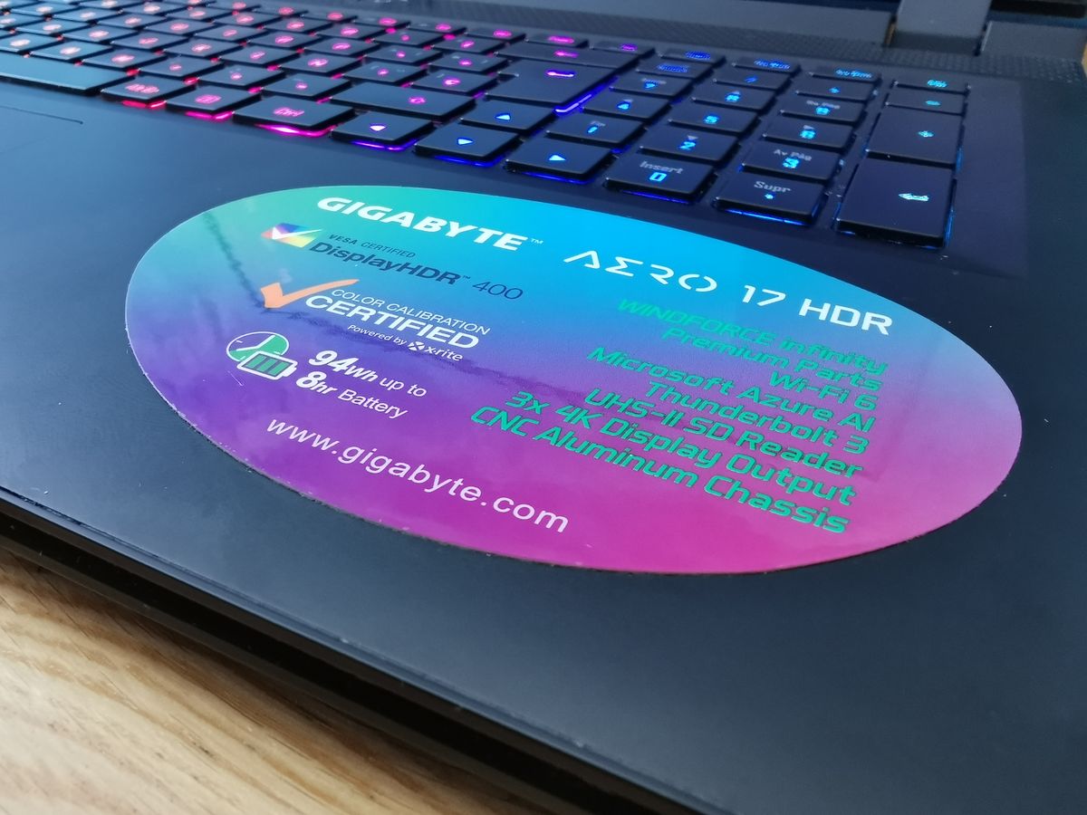 Gigabyte AERO 17 HDR pegatina