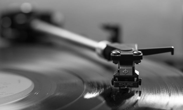 Las ventas de CDs y vinilos en España caen a la mitad en un año 
