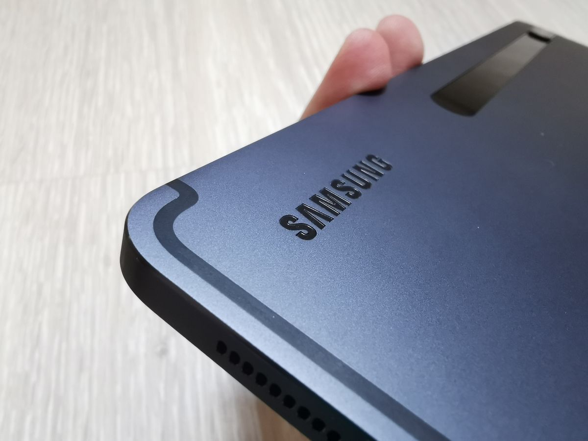 Samsung Galaxy Tab S7+ detalle diseno