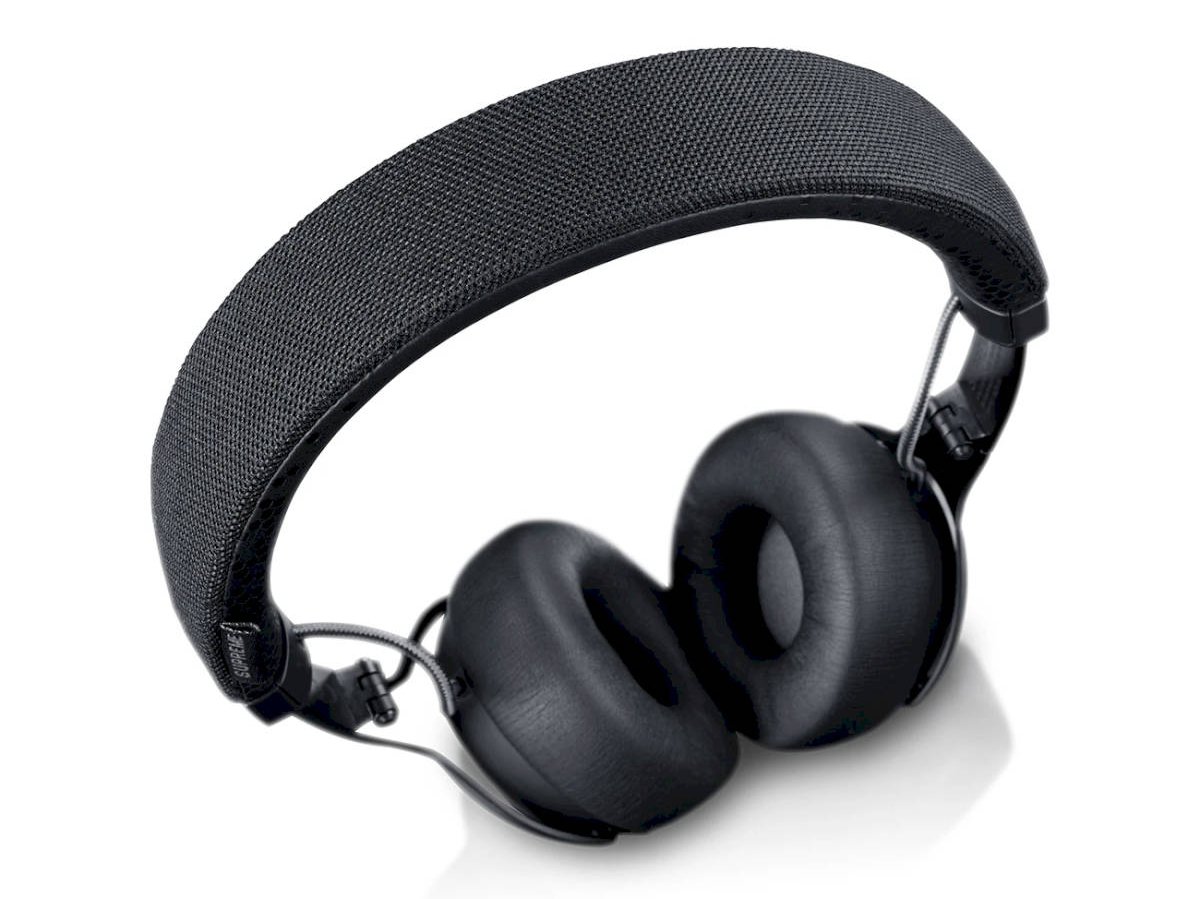 supreme_on_black_top