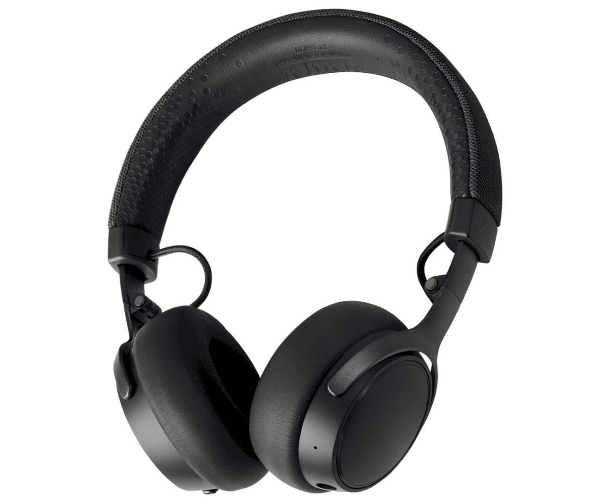 supreme-on-night-black-hero