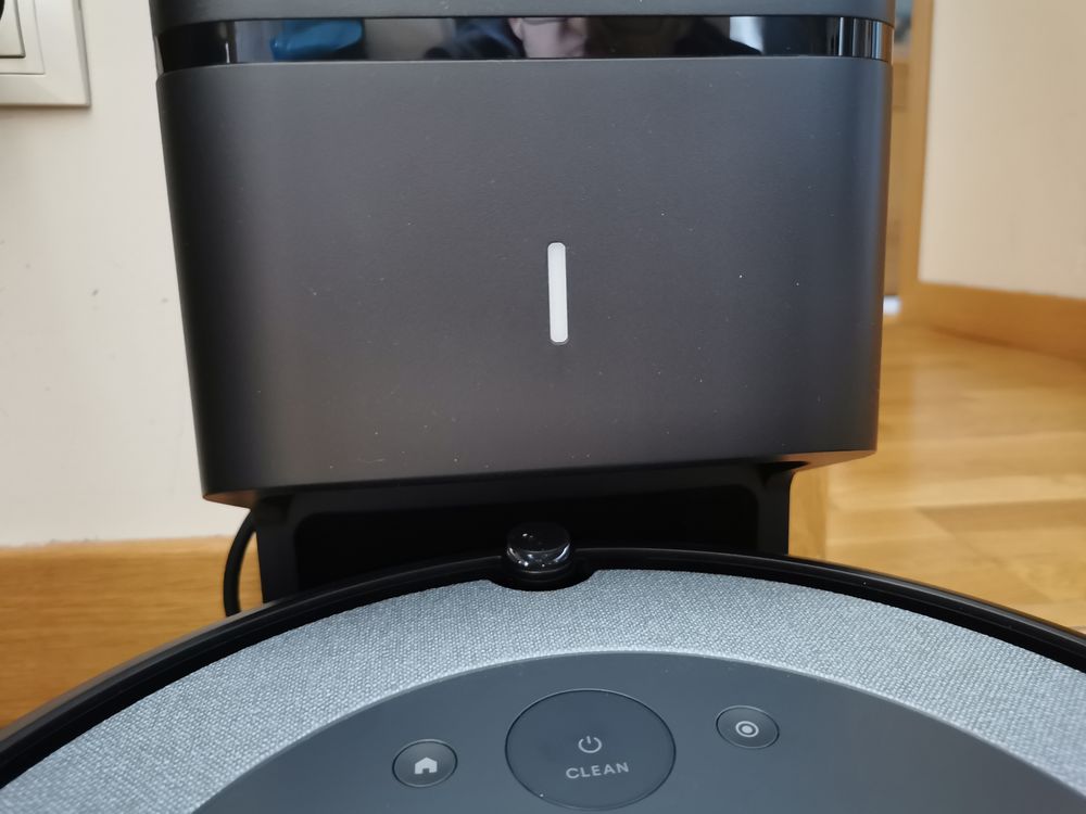 Mi experiencia con la Roomba i3+ con base para vaciar la suciedad automáticamente 12