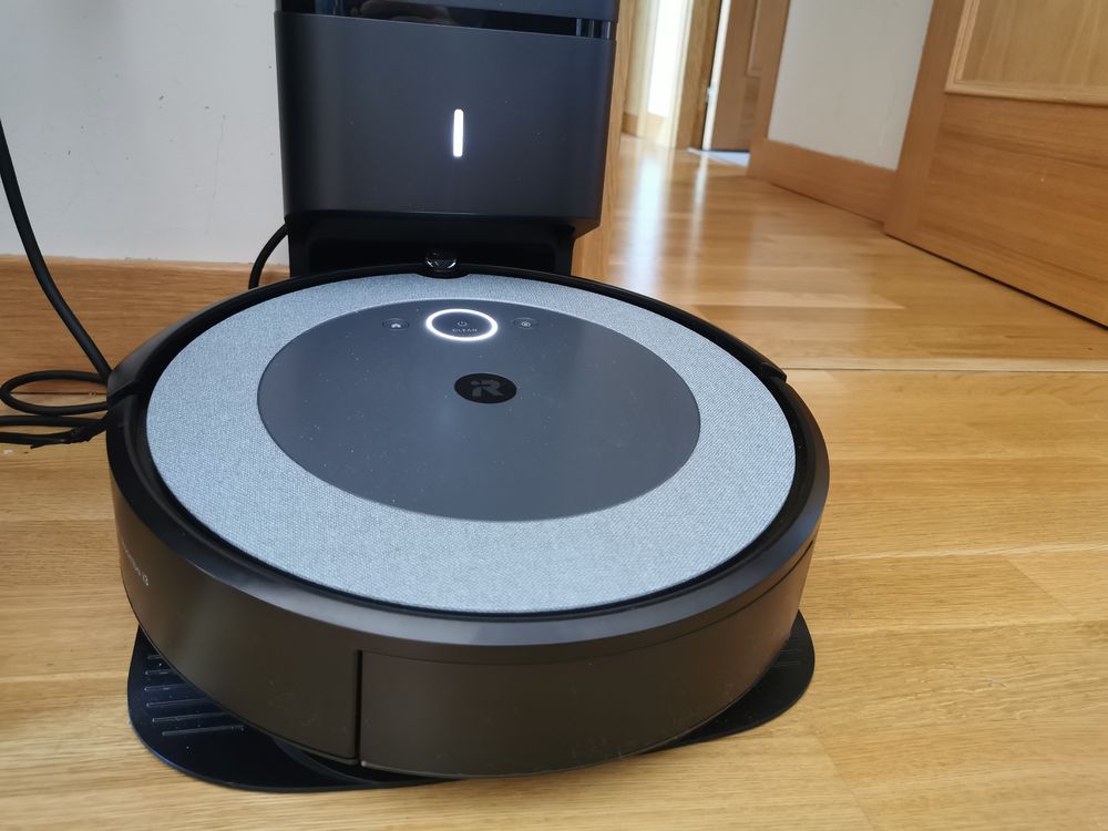 Mi experiencia con la Roomba i3+ con base para vaciar la suciedad automáticamente 15