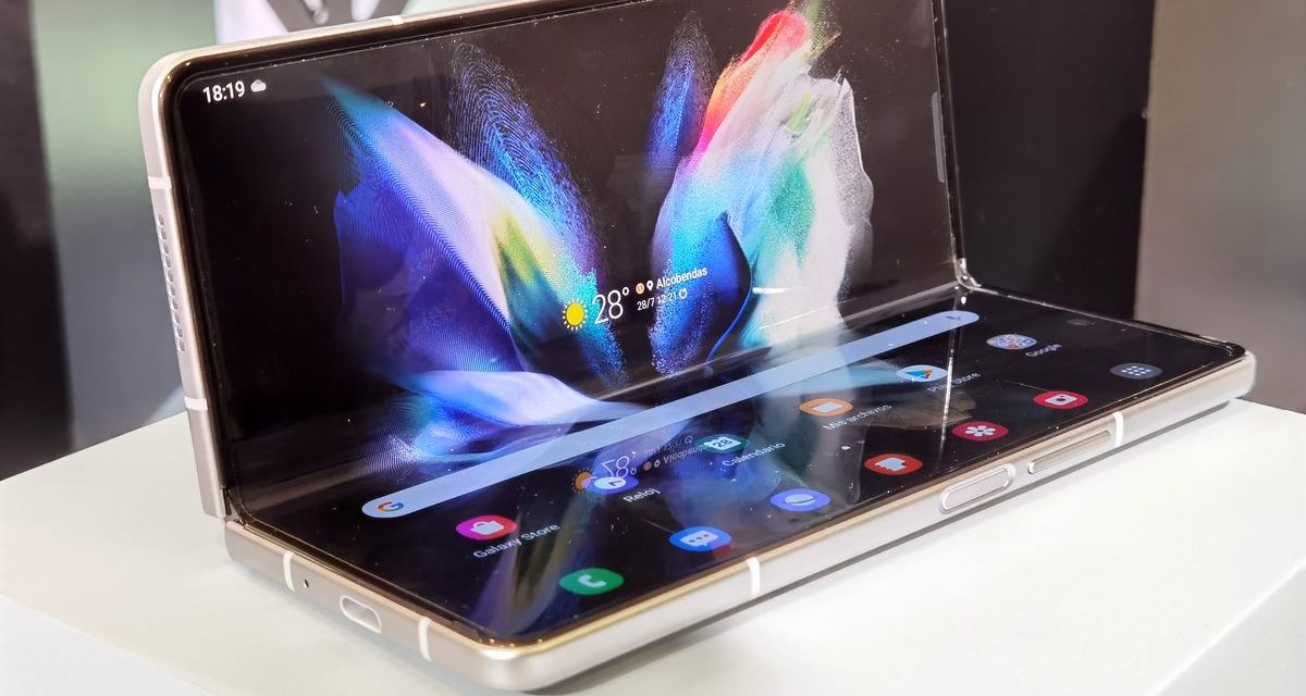 Samsung Galaxy Z Fold3 5G, características y precio del último móvil abatible de Samsung