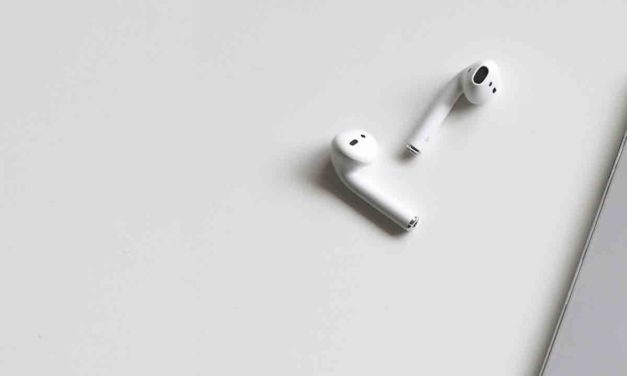 La historia de la tiktoker que se comió un AirPod pensando que era Ibuprofeno