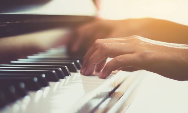 Las mejores webs y canales de YouTube para aprender a tocar el piano desde cero gratis