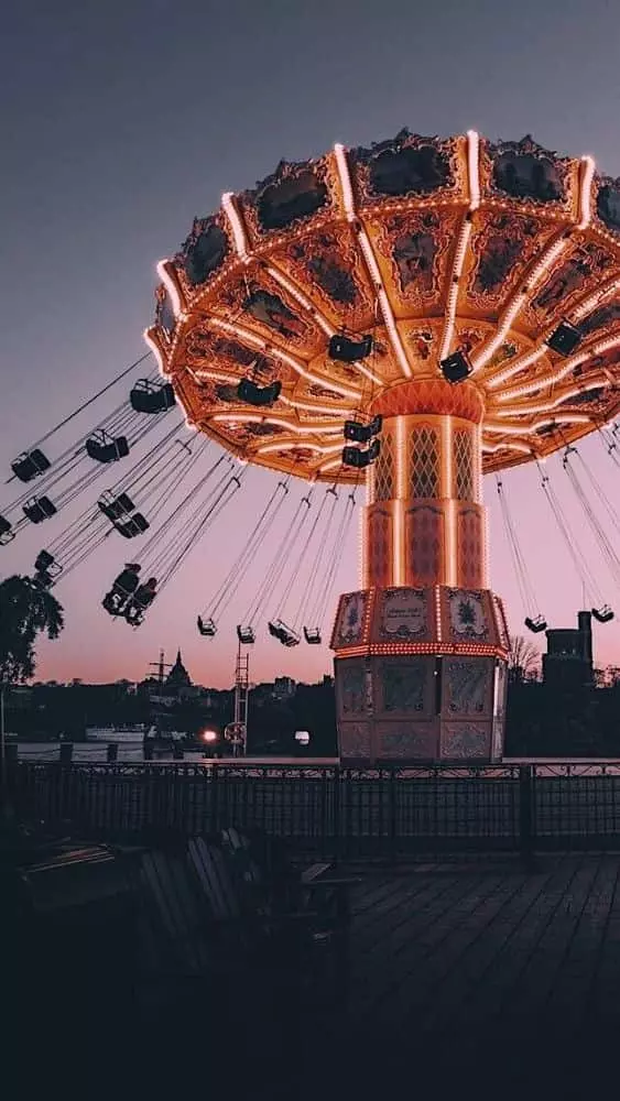 COTTON CANDY OF COLORS AND FLAVORS, ROLLER COASTER, FLYING CHAIRS, BUMPER CARS, MERRY-GO-ROUND, FERRIS WHEELS... DO YOU KNOW WHAT IT MEANS? YEAH! THE FAIR HAS COME TO TOWN!-4