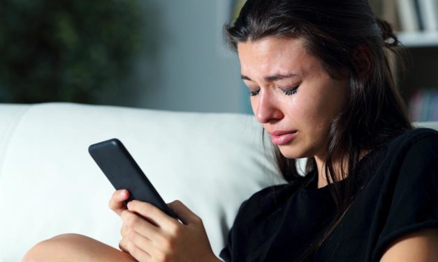 El top 5 con los modos más cutres de dejar a tu pareja usando la tecnología