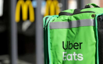 Uber Eats o Glovo: Ventajas, contras y precios de estas apps para pedir comida a domicilio