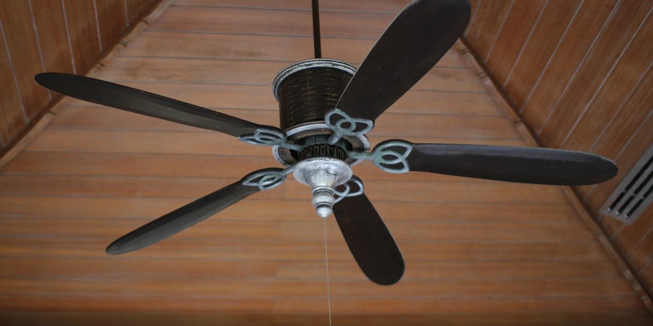 Pros y contras de comprarse un ventilador de techo frente a un ventilador de pie