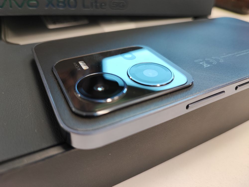 El vivo X80 Lite es oficial: cambia de color y su cámara selfie te va a sorprender 3
