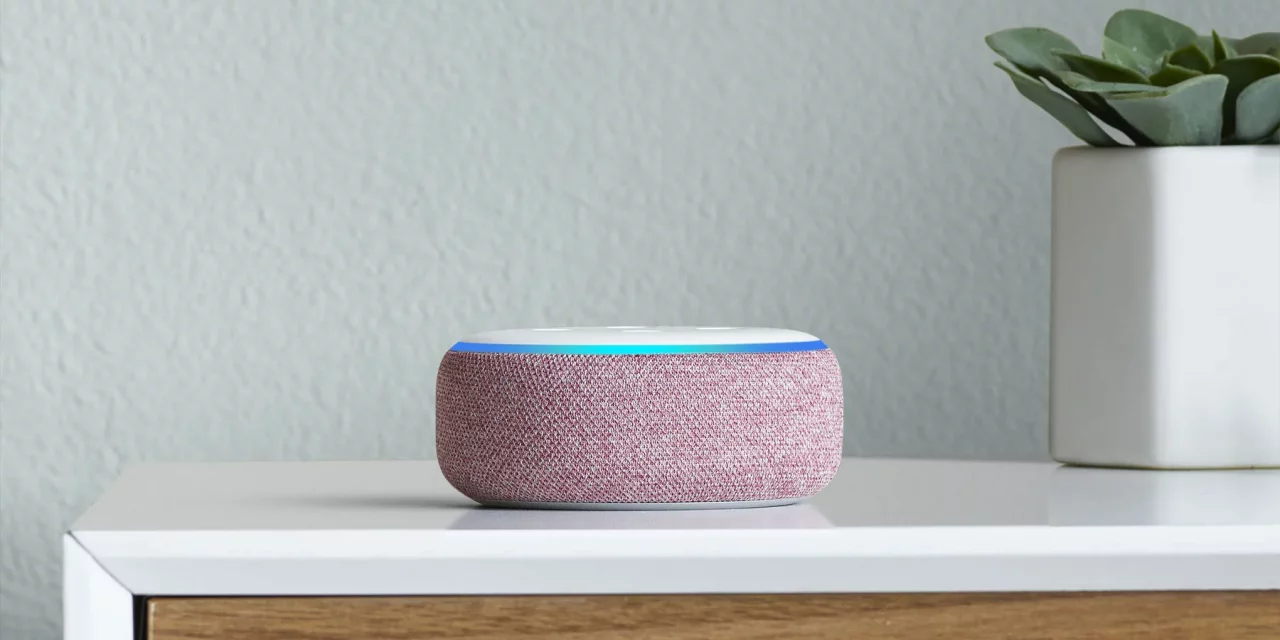 Cómo configurar un altavoz de Amazon Echo Dot desde que lo sacas de la caja