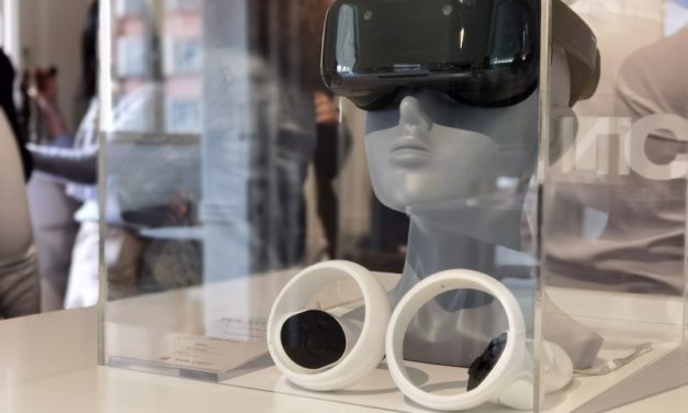 Así son las gafas de realdad aumentada y realidad virtual de TCL en el MWC de 2023