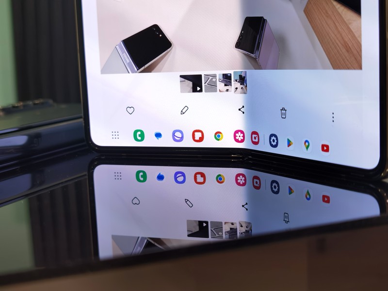 Samsung Galaxy Z Fold5, el plegable tipo libro más famoso se hace más compacto y capaz 3