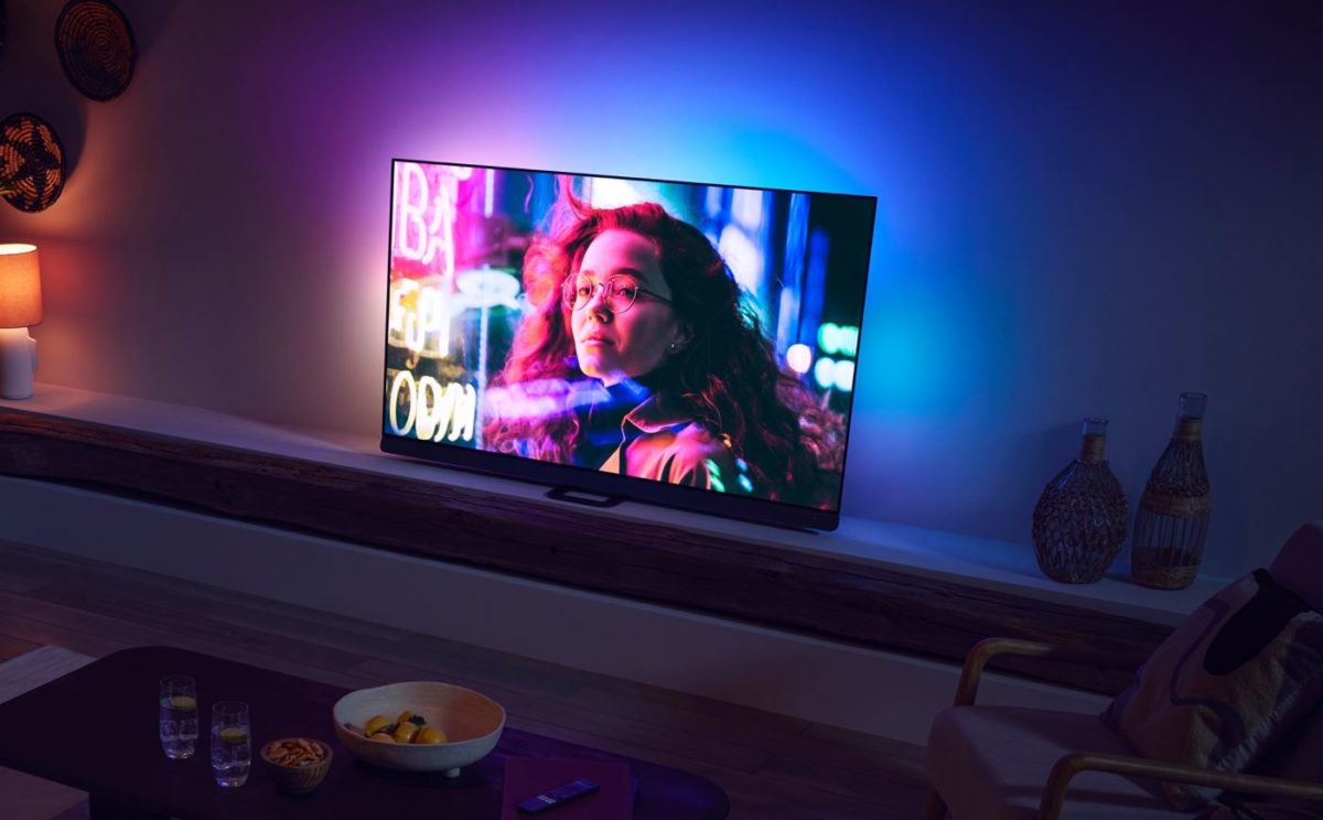 Philips OLED+ 908, un televisor con un gran nivel de brillo y tecnología Ambilight 2