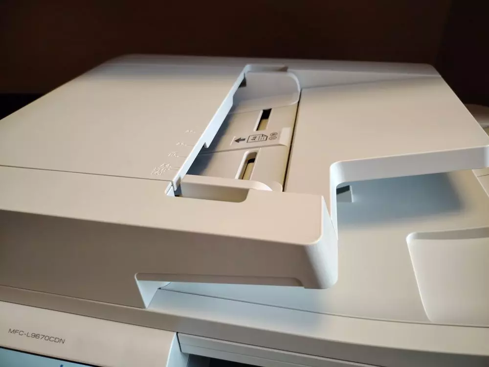 Brother MFC-L9670CDN, una impresora multifunción láser a color veloz y alta calidad de impresión 2