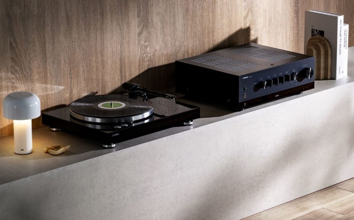 Yamaha TT-S303, un tocadiscos de corte clásico para lucir tu colección de vinilos