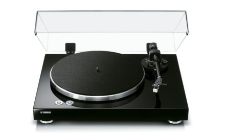 Yamaha TT-S303, un tocadiscos de corte clásico para lucir tu colección de vinilos