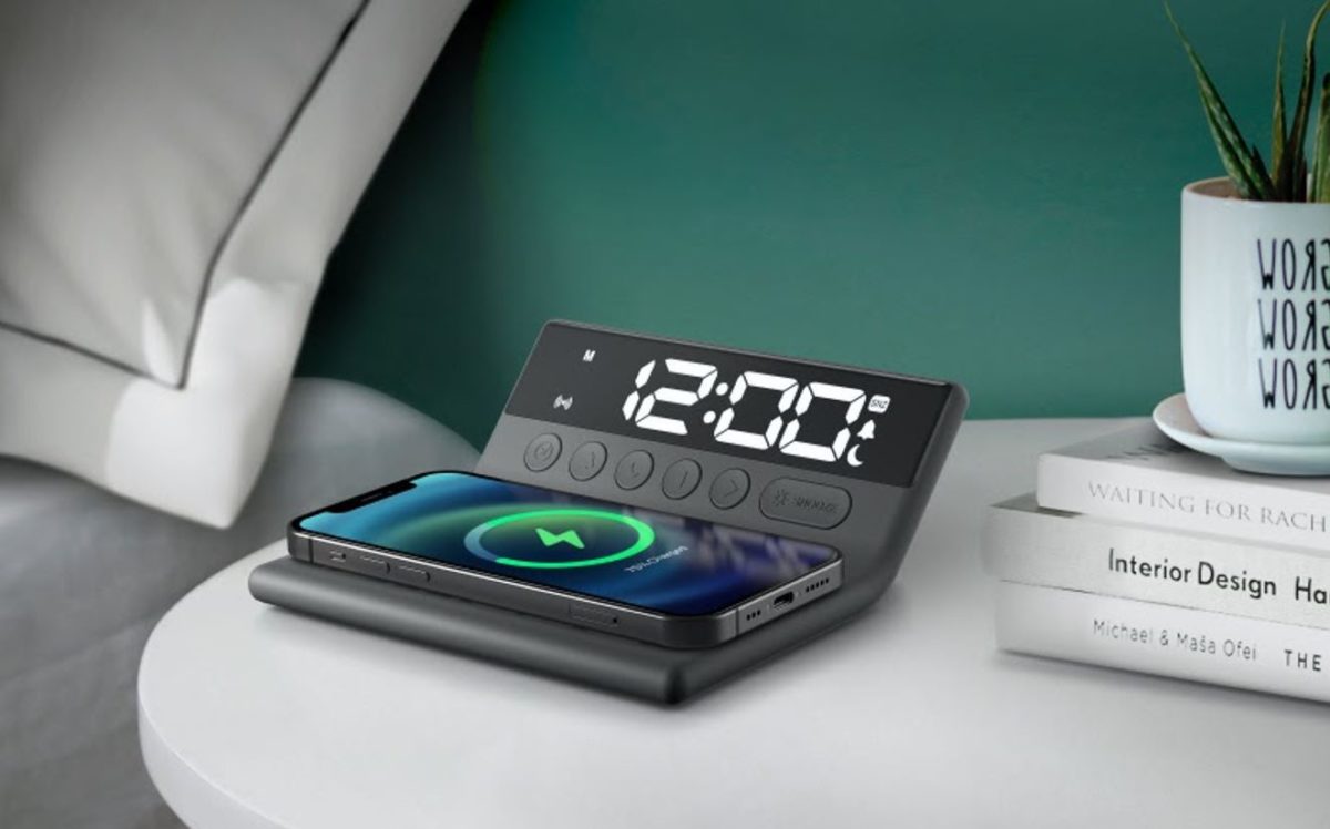 Este despertador carga tu móvil sin cables