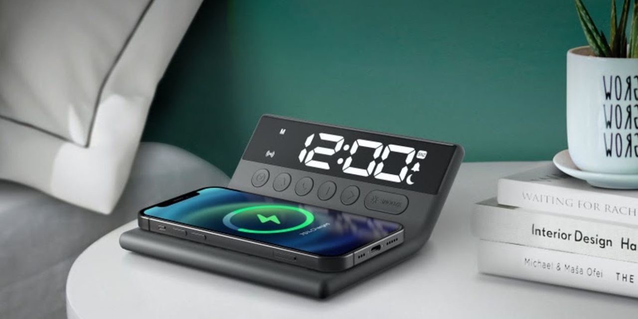 Este despertador carga tu móvil sin cables