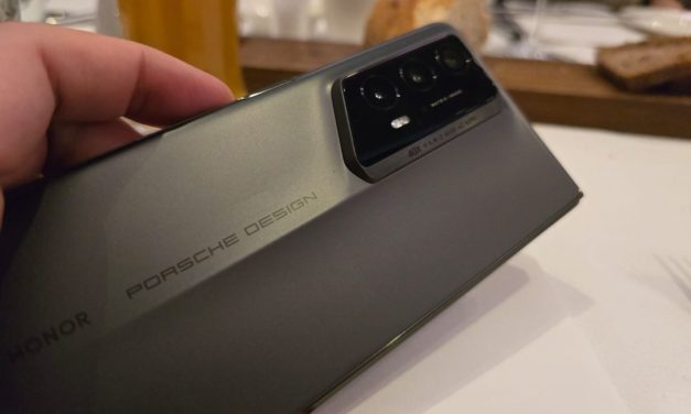 Porsche Design HONOR Magic V2 RSR, el plegable más fino con un toque deportivo y elegante