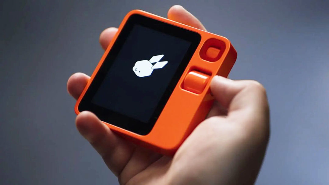 10 usos reales del dispositivo Rabbit R1 que llaman la atención