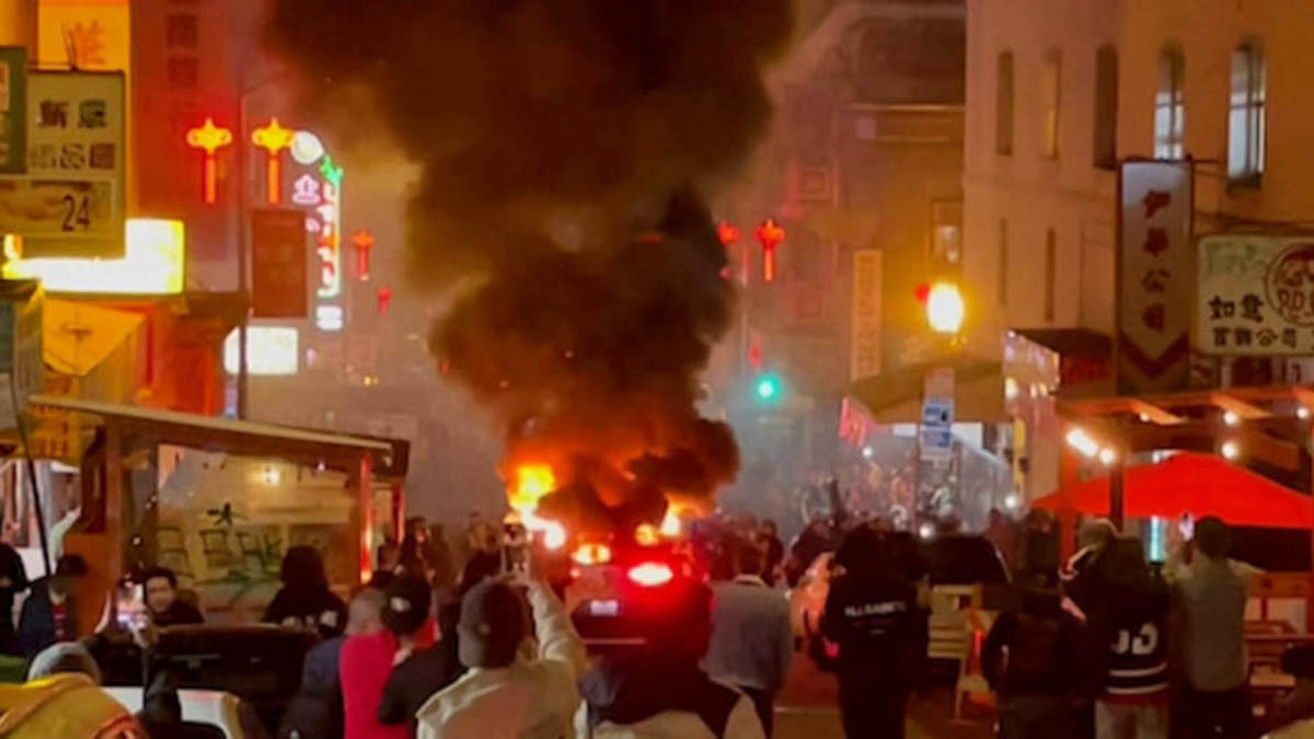 Guerra ciudadana contra los coches autónomos: le prenden fuego a un coche y lo graban todo 2 guerra ciudadana contra los coches autónomos