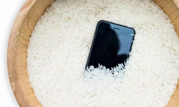 ¿Has puesto tu móvil en arroz cuando se moja? Según Apple lo estás haciendo mal