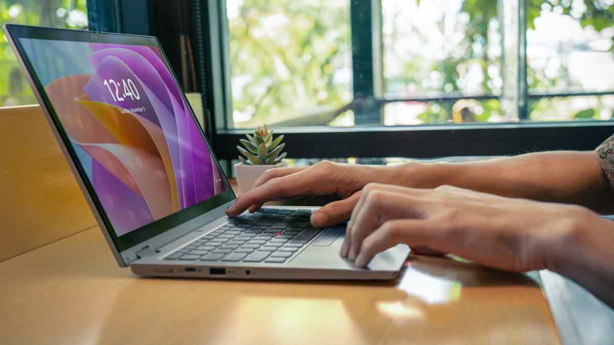 Los nuevos ThinkPad de Lenovo son ahora mucho más fáciles de reparar por el usuario 1 04_ThinkPad_L13_2_in_1_5_Storm_Grey_Intel_Security_Features