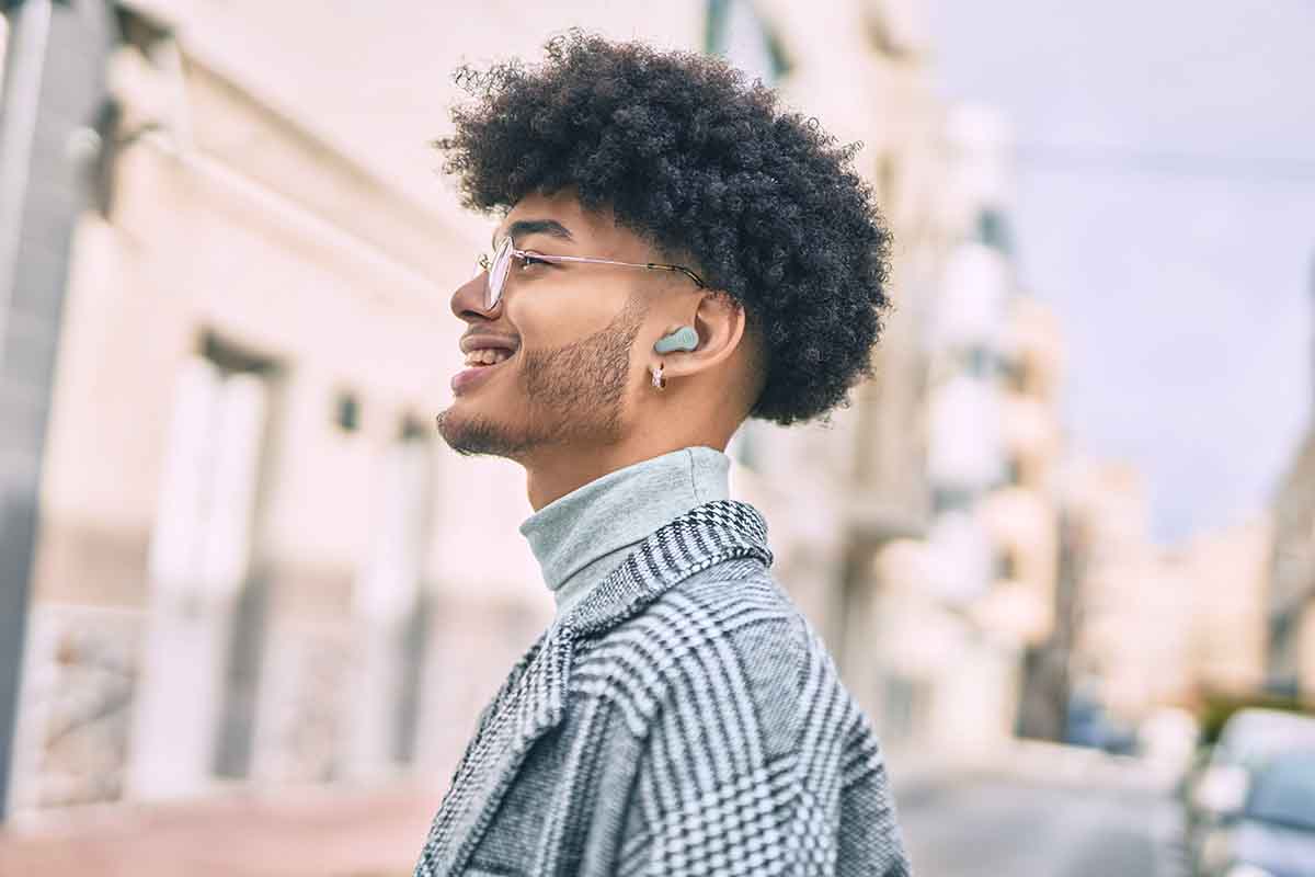 Yamaha TW-EF3A: nuevos auriculares de diseño abierto para uso diario 4 TWEF3A_Green_man.tif