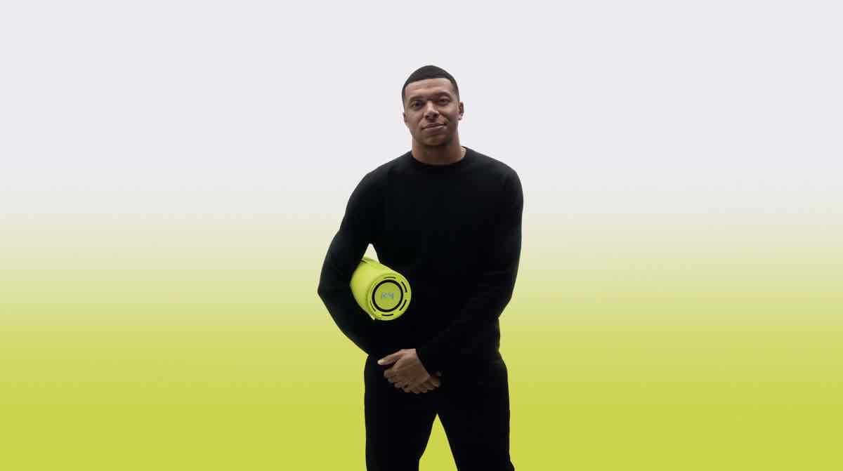 Loewe We. HEAR pro by Kylian Mbappé, un altavoz inalámbrico potente con un día de autonomía 1 Loewe We HEAR Pro x Kylian Mbape 1
