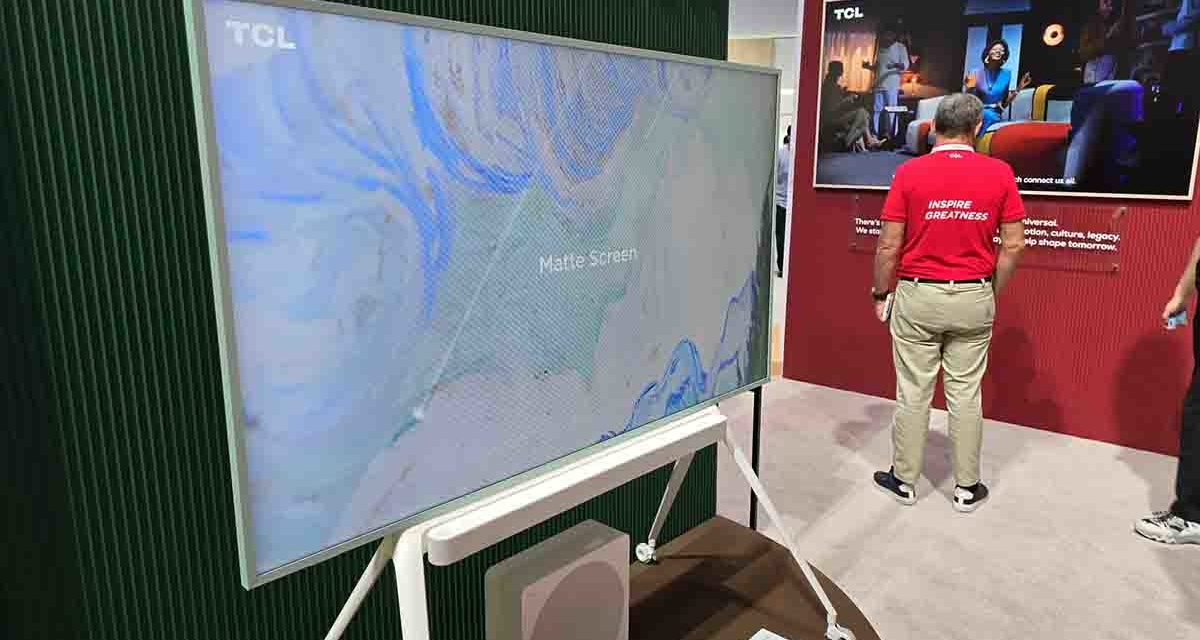 TCL NXTFRAME, un televisor de diseño con una sorprendente pantalla mate que evita reflejos